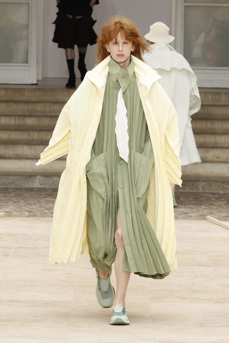 HOMME PLISSÉ ISSEY MIYAKE Spring Summer 2025 Collection - Photo courtesy of Issey Miyake