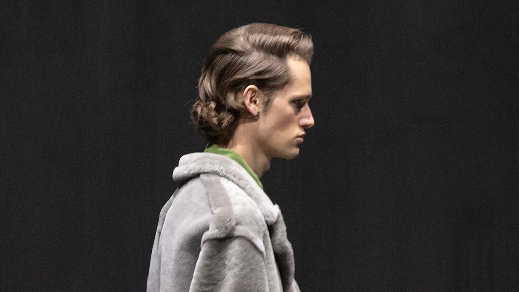 Le acconciature e lunghezze di capelli da uomo che vedremo nell'autunno 2024 - Photo courtesy of FENDI