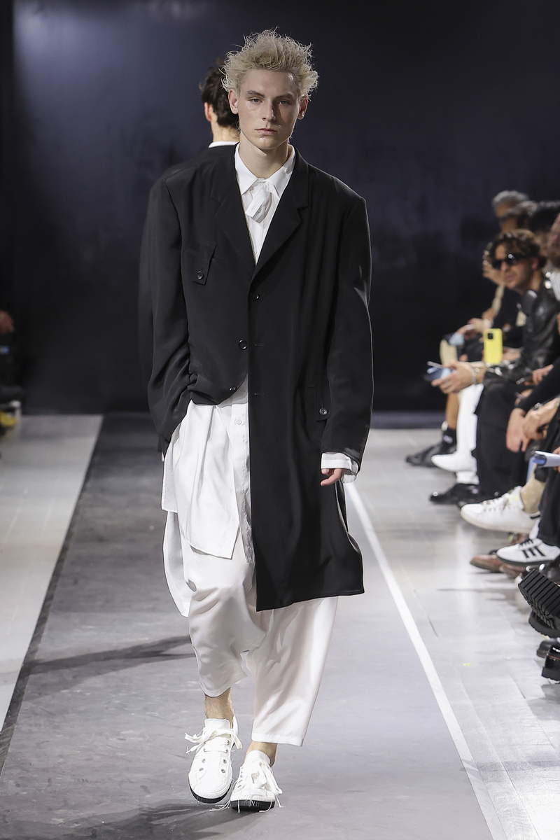 Yohji Yamamoto primavera estate 2025 - Photo courtesy of Yohji Yamamoto