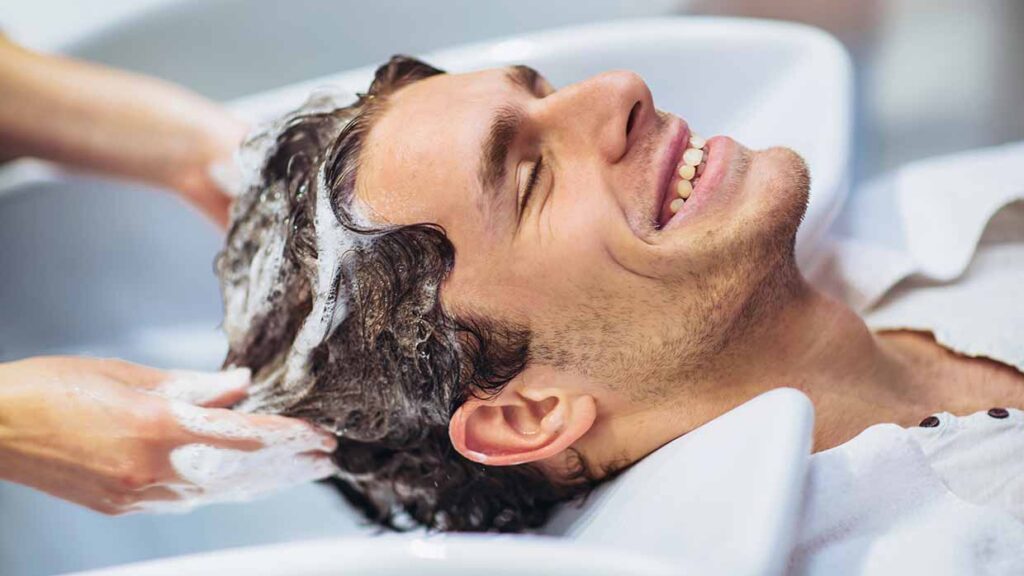 Cura dei capelli uomo. Mantenere i capelli sani a qualsiasi età