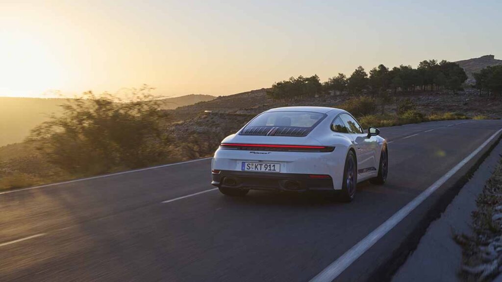 Versione coupé o cabrio per la nuova 911 Carrera T